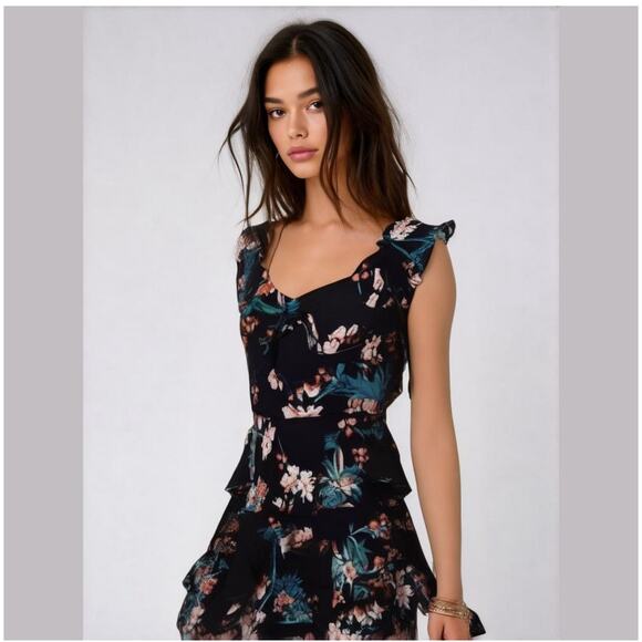 8 BIRDIES  Women’s Floral Print Tiered Dress Size Medium NWT - Picture 1 of 16